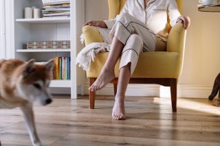 Čím to, že vám podlahovka pomůžete snížit účet za topení až o 20%? 💸 V trubkách podlahového vytápění proudí chladnější...